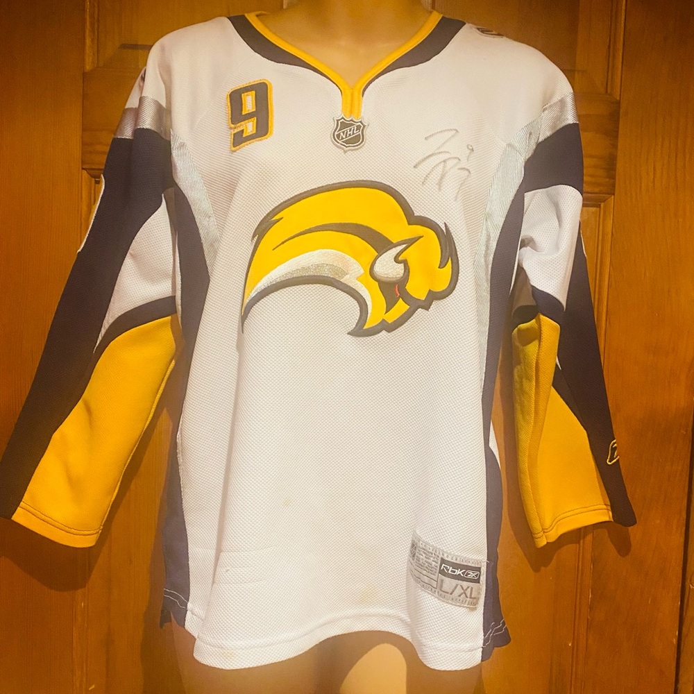 Buffalo Sabres signed youth jersey
